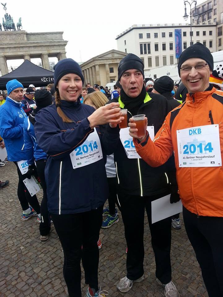 Brandenburger Tor:       Neujahrslauf am 01.01.2014:
 (v.l.) Kristina , Carsten , Karsten